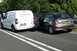 Kettingbotsing bij Broekerhaven, meerdere personen in ambulance nagekeken