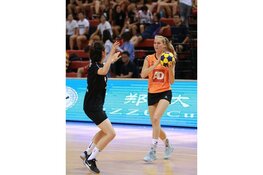 Korfbalclinic van oud-international voor basisschool de Tweemaster