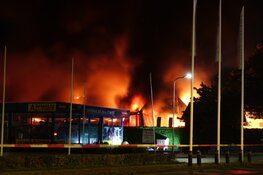 Uitslaande brand bij bedrijf in Grootebroek
