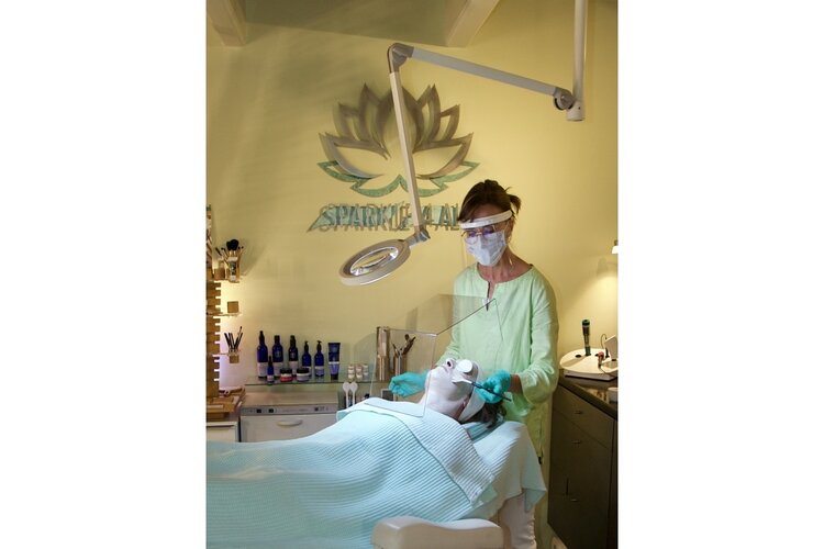 Aanpassingsvermogen is vereiste voor de schoonheidsspecialist