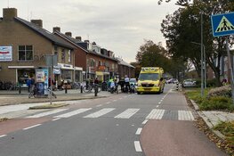 Wielrenner tegen wegversmalling in Enkhuizen
