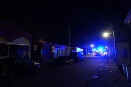 Brand bij gebouw van basisschool in Enkhuizen, brandweer snel ter plaatse