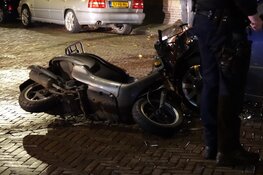 Scooterrijder gewond na botsing in Enkhuizen