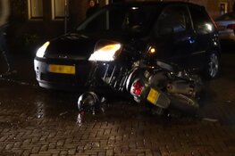 Scooterrijder gewond na botsing in Enkhuizen