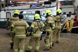 Automobilist tussen wal en het schip