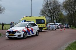 Veel schade bij botsing met drie voertuigen in Hem