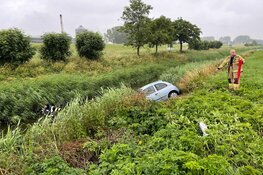 Automobilist belandt in de sloot