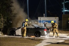 Auto door brand verwoest in Enkhuizen