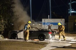 Auto door brand verwoest in Enkhuizen