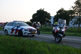 Auto&#39;s botsen bij Enkhuizen, getuige rijdt gevluchte betrokkene klem