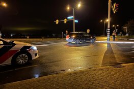 Automobilist vlucht na botsing in Enkhuizen