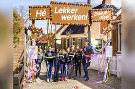 TV-presentator Klaas van Kruistum opent kinderwerkstraat