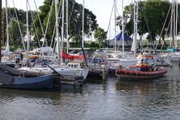 Brand op bootje in jachthaven Enkhuizen
