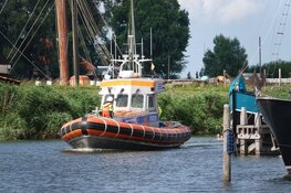 Man raakt gewond bij val op steiger in haven Enkhuizen