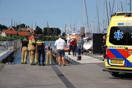 Man raakt gewond bij val op steiger in haven Enkhuizen