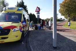 Automobilist vlucht na botsing met fietser in Enkhuizen