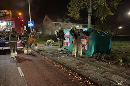 Kledingcontainer in brand in Enkhuizen