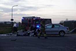 Auto te water na botsing in Hoogkarspel