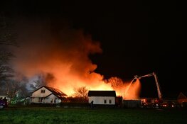 Grote uitslaande brand in Schellinkhout