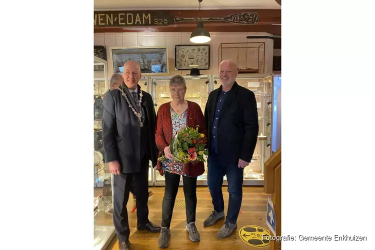 Uitreiking zilveren Vrijwilligersspeld aan Lucy Takken