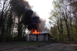 Brand op voormalige camping in Enkhuizen