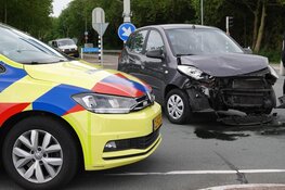 Twee auto&#39;s botsen op N505 in Enkhuizen