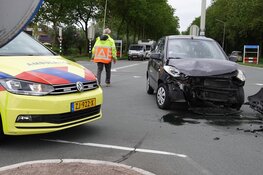 Twee auto&#39;s botsen op N505 in Enkhuizen