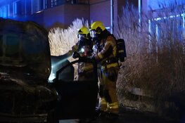 Auto in brand opgegaan op de Dirk Wieringastraat in Enkhuizen