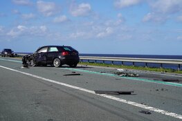 Weg afgesloten na ongeluk op Markerwaarddijk