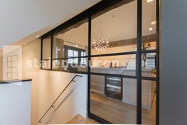 Alle drie deuren in woonkamer van staal!