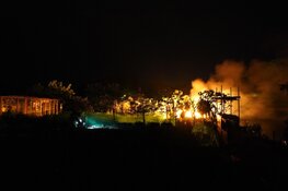 Oranje gloed blijkt brand in kas te Enkhuizen