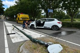 Veel schade bij eenzijdig ongeval op Westeinde in Enkhuizen