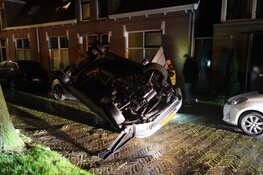 Auto gecrasht op Wierdijk in Enkhuizen