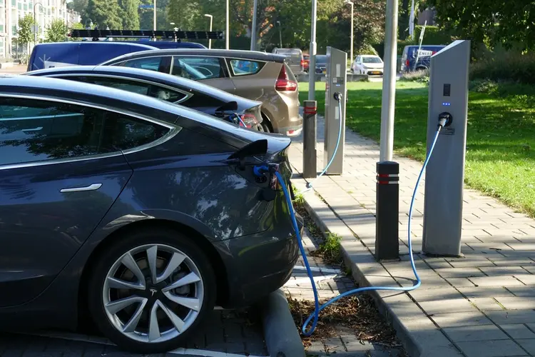 Een elektrische auto aanschaffen: dingen om rekening mee te houden!