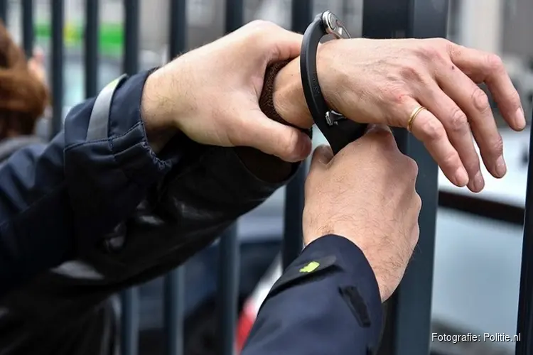 Controle voertuig Enkhuizen, één aanhouding voor drugshandel