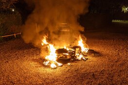 Scooterbrand in Enkhuizen met emmers water geblust