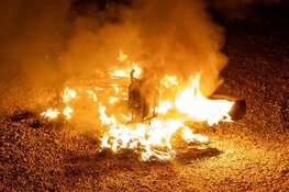 Scooterbrand in Enkhuizen met emmers water geblust