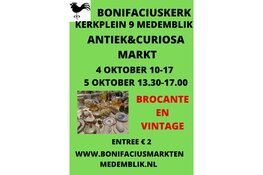 Antiek & Curiosa markt in de Bonifaciuskerk in Medemblik