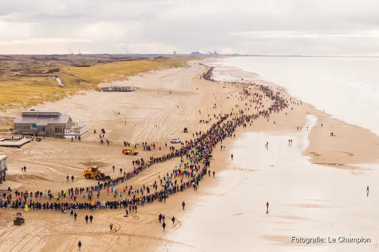 Strand, wind en topsport: 21.500 deelnemers openen sportjaar in Egmond aan Zee