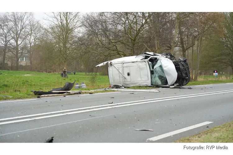 Persoon overleden na aanrijding tussen meerdere voertuigen op N307 bij Venhuizen