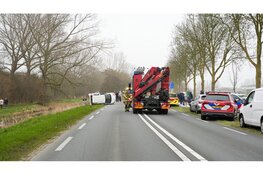 Persoon overleden na aanrijding tussen meerdere voertuigen op N307 bij Venhuizen
