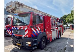 Hulpdiensten massaal gealarmeerd voor industriebrand bij bedrijf aan het Voorland in Enkhuizen