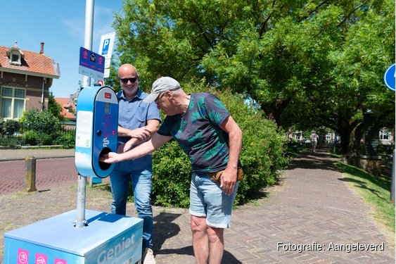 Samen tegen huidkanker: zonnebrandcrèmepaal geplaatst nabij station Enkhuizen