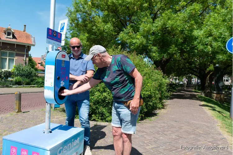 Samen tegen huidkanker: zonnebrandcrèmepaal geplaatst nabij station Enkhuizen