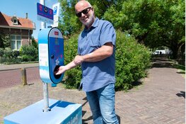 Samen tegen huidkanker: zonnebrandcrèmepaal geplaatst nabij station Enkhuizen