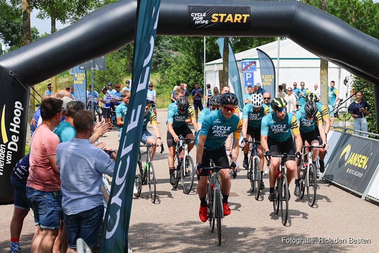 Cycle for Hope Rondje Nederland passeert Enkhuizen
