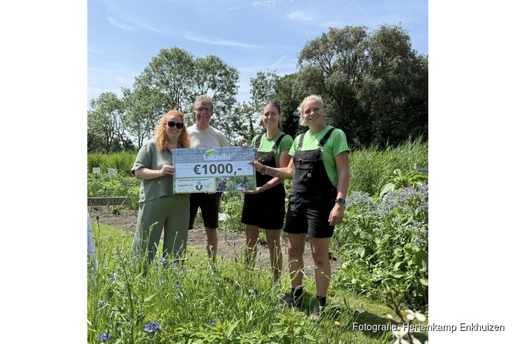 Gitzels steunt schooltuinen met gift
