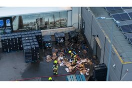 Vissers ontdekken brand bij bedrijf in Enkhuizen