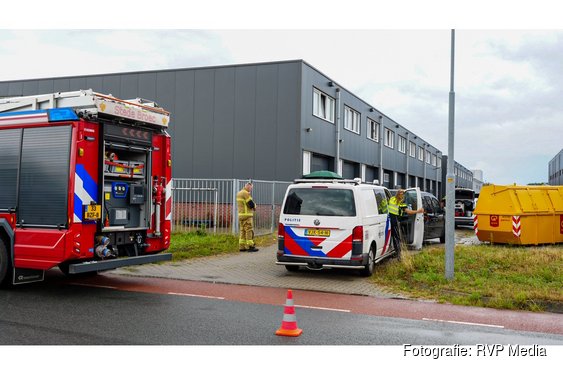 Politie en brandweer doen onderzoek in bedrijfspand Enkhuizen