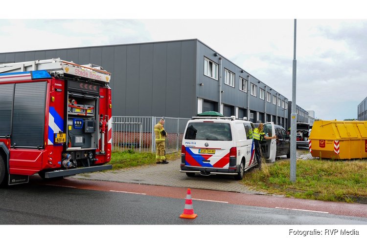 Politie en brandweer doen onderzoek in bedrijfspand Enkhuizen